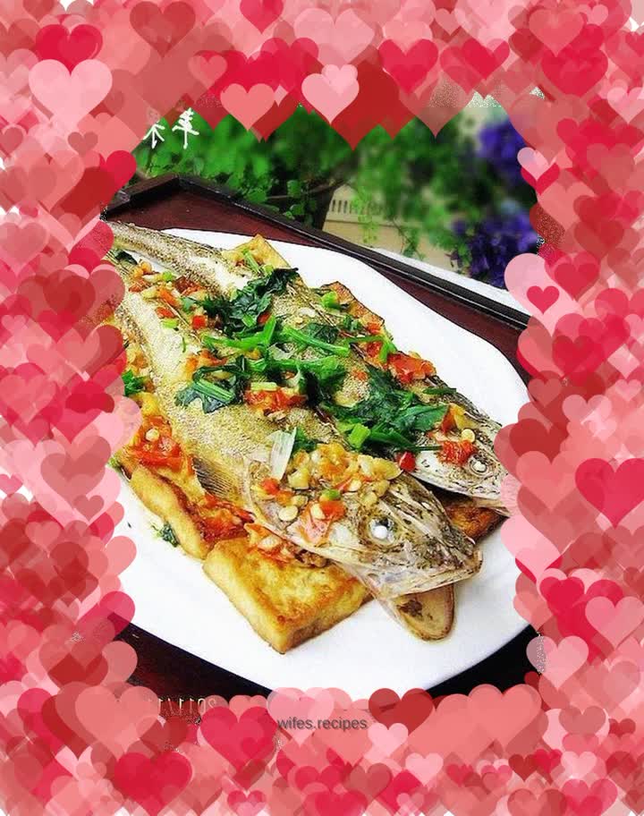 Steamed fish with chopped pepper and tofu