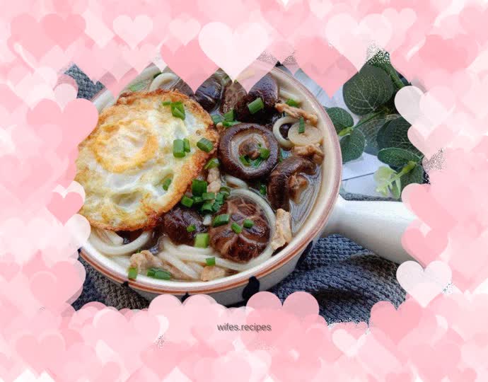 Mushroom and Egg Rice Noodles