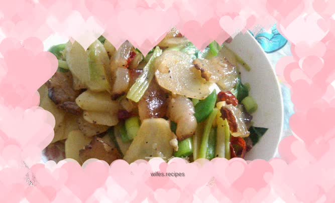 Stir-fried potatoes with bacon