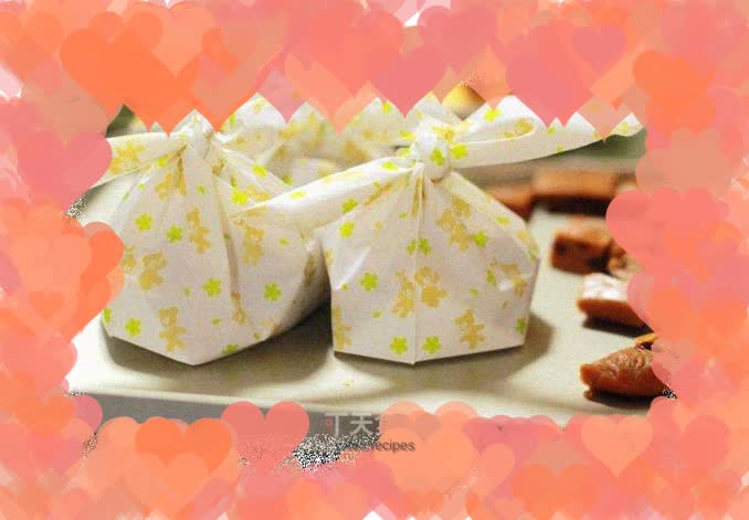 Toffee? Nougat? Sweet candies with cranberry flavor