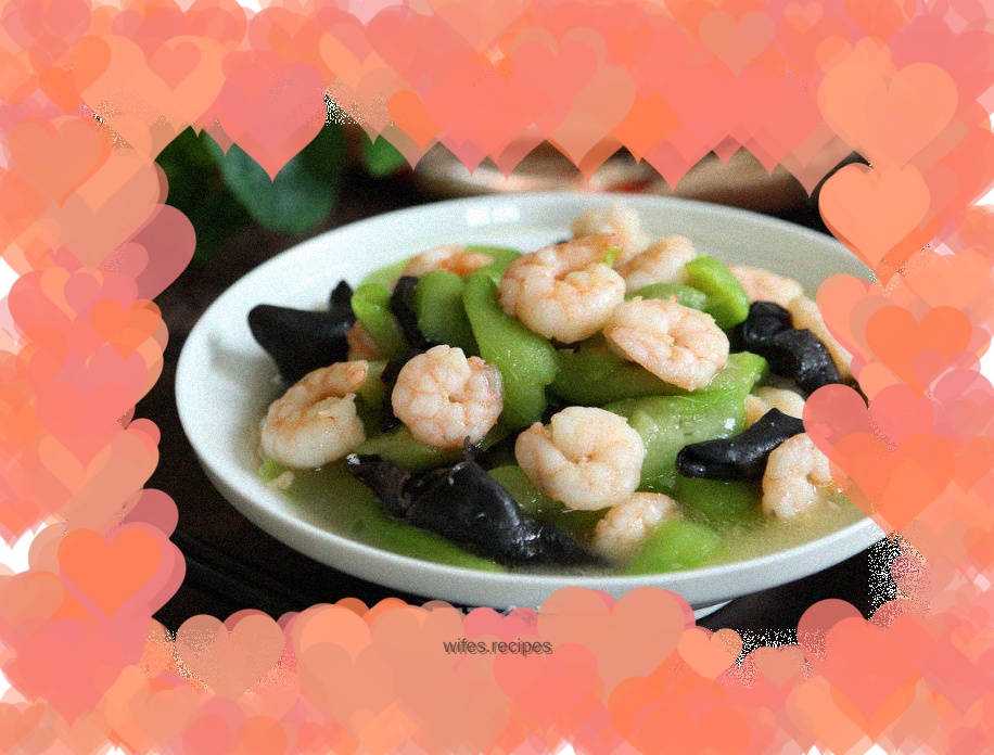 Stir-fried shrimps with loofah