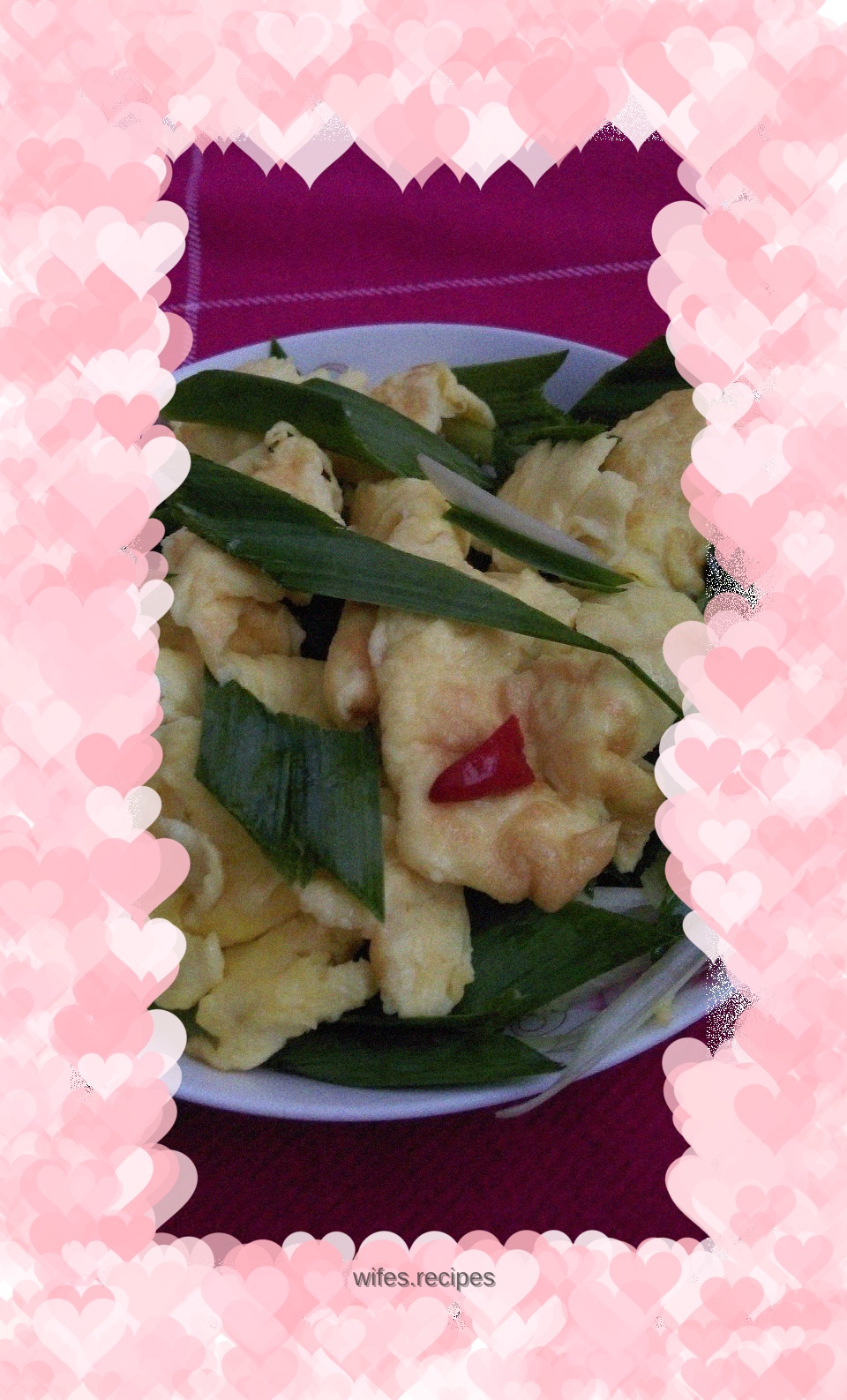 Fried eggs with green garlic