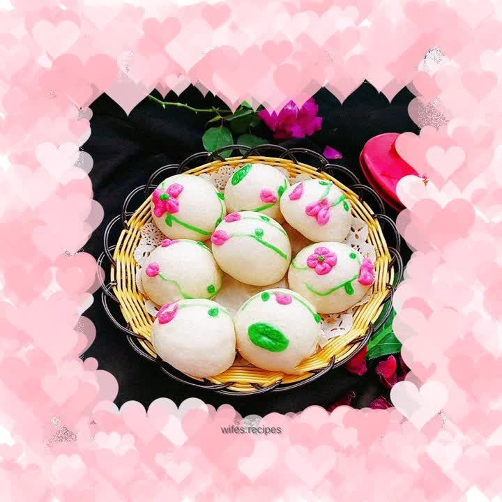 Small fresh steamed buns