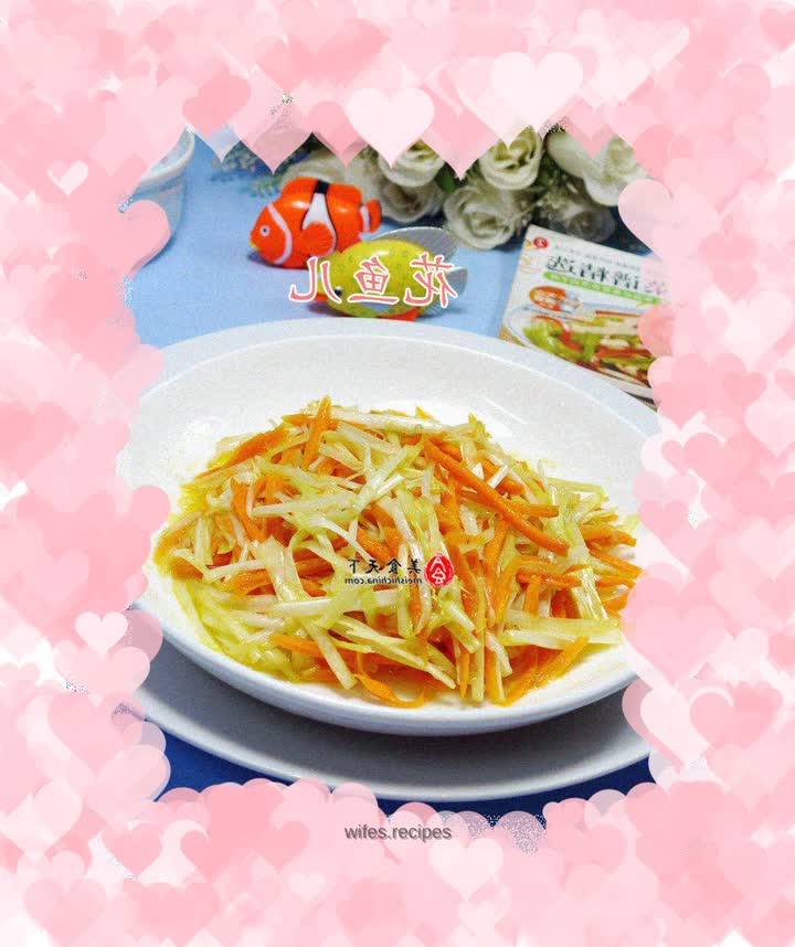 Stir-fried carrots and leek sprouts