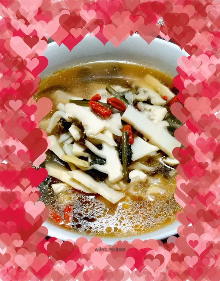 Pickled vegetable and bamboo shoot soup