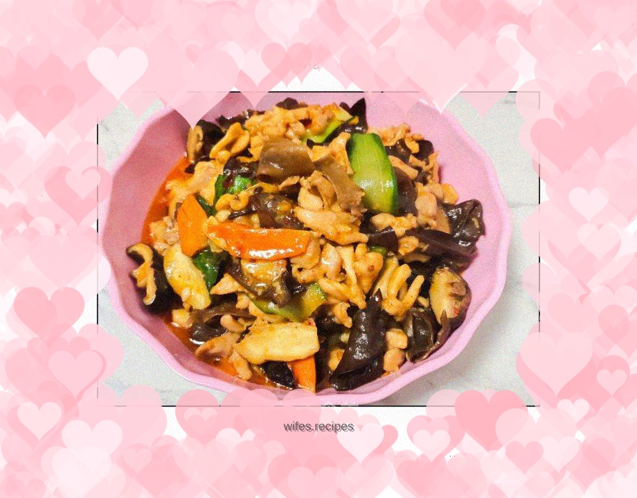 Stir-fried chicken with mushrooms and fungus