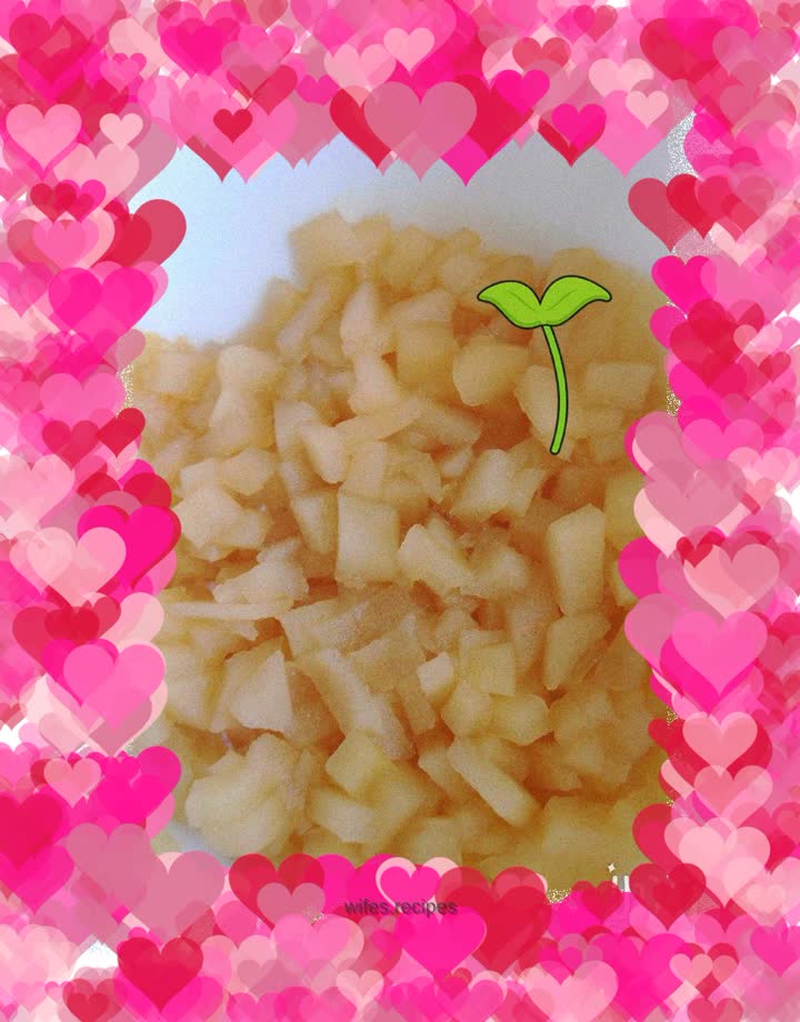 Complementary food for babies 8 months old—steamed apple (apple puree)