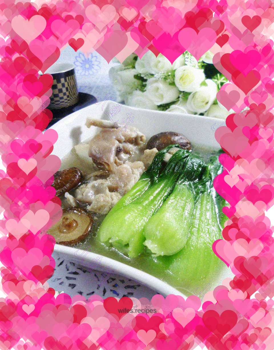 Money Mushroom, Green Vegetable and Pig’s Trotter Soup