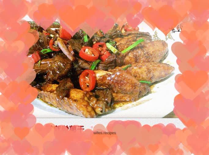 Grilled chicken wings with dried mushrooms