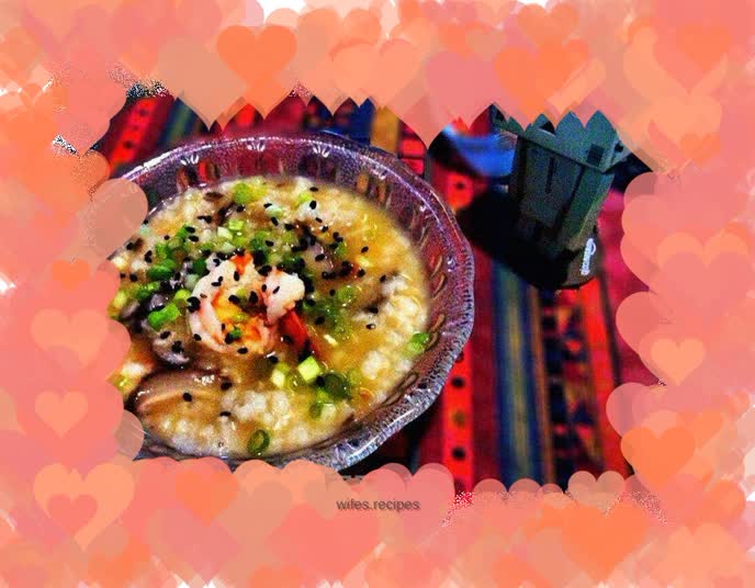 Chili-boosting porridge with mushrooms and shrimps