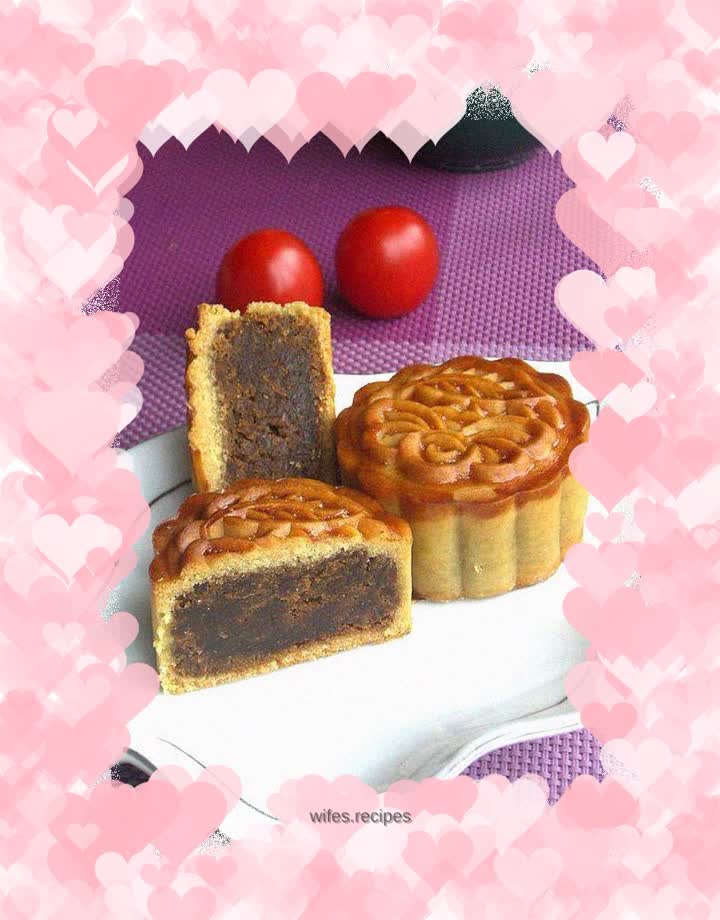 Red lotus paste mooncake