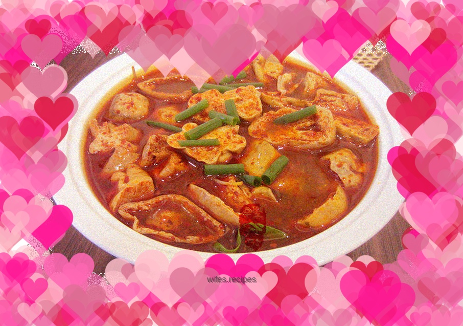 Red soup gray tofu fruit