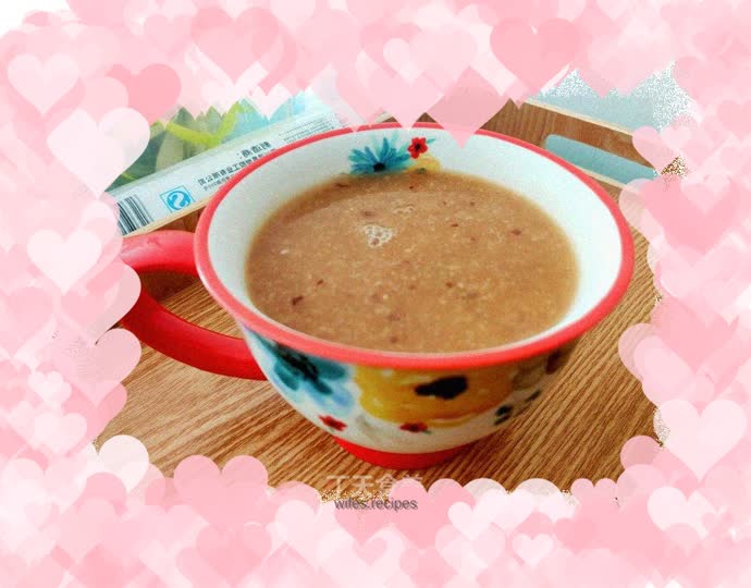 Tremella, lotus seeds, lily and pear soup