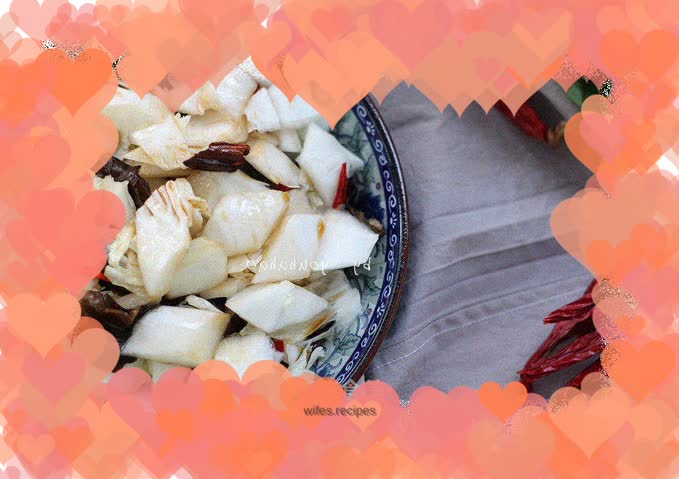 Sweet and sour cabbage with pepper oil