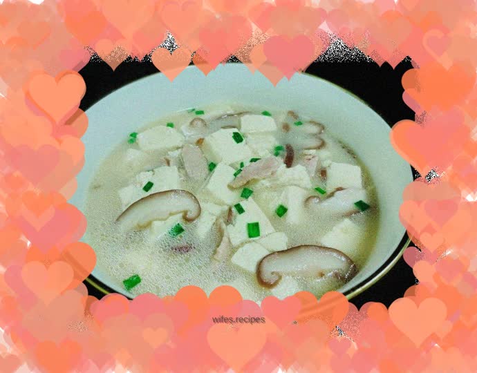 Mushroom and lean meat tofu soup