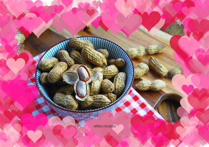 Dry baked peanuts