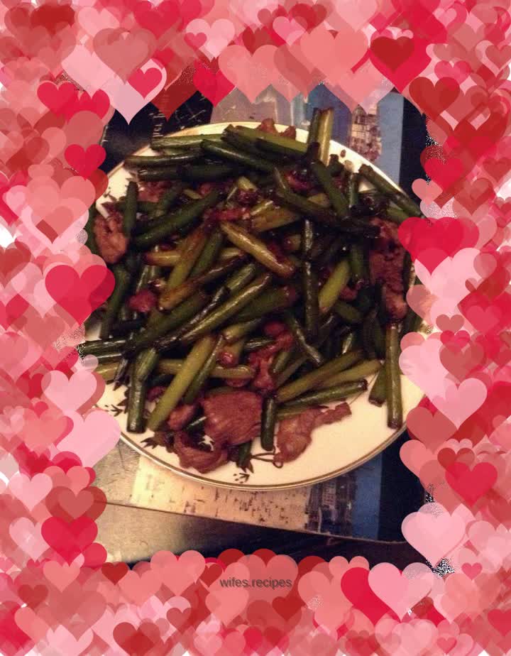 Stir-fried shredded pork with garlic sprouts