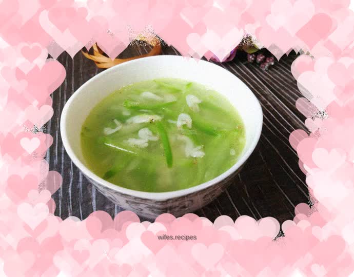 Shredded green radish and shrimp skin soup
