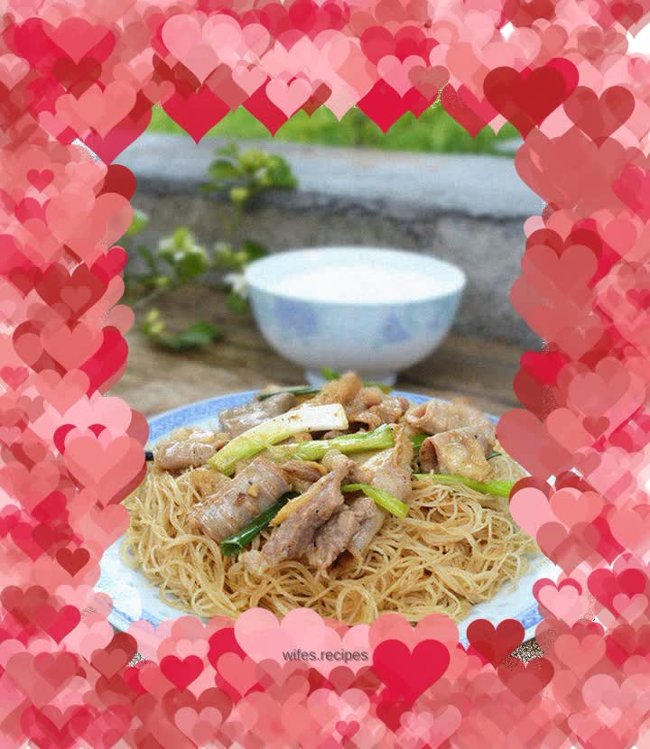 [The breakfast in my memory]--------Fried rice noodles with lean pork offal