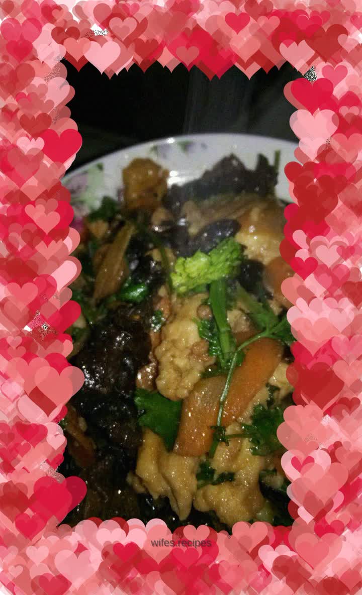 Stir-fried small crispy pork