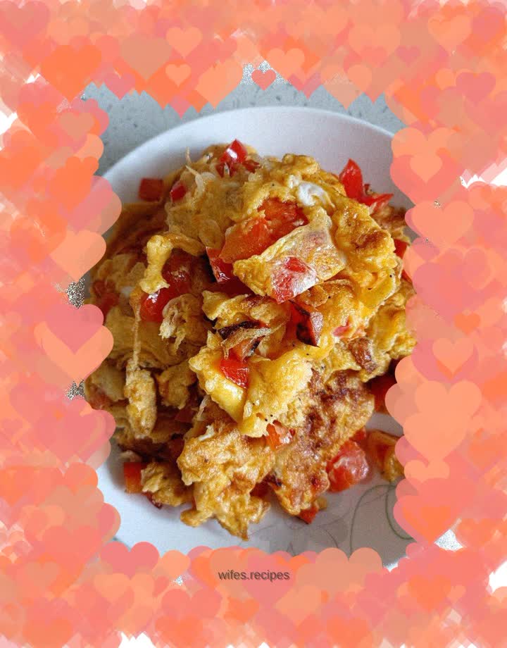 Fried egg with bell pepper and shrimp skin