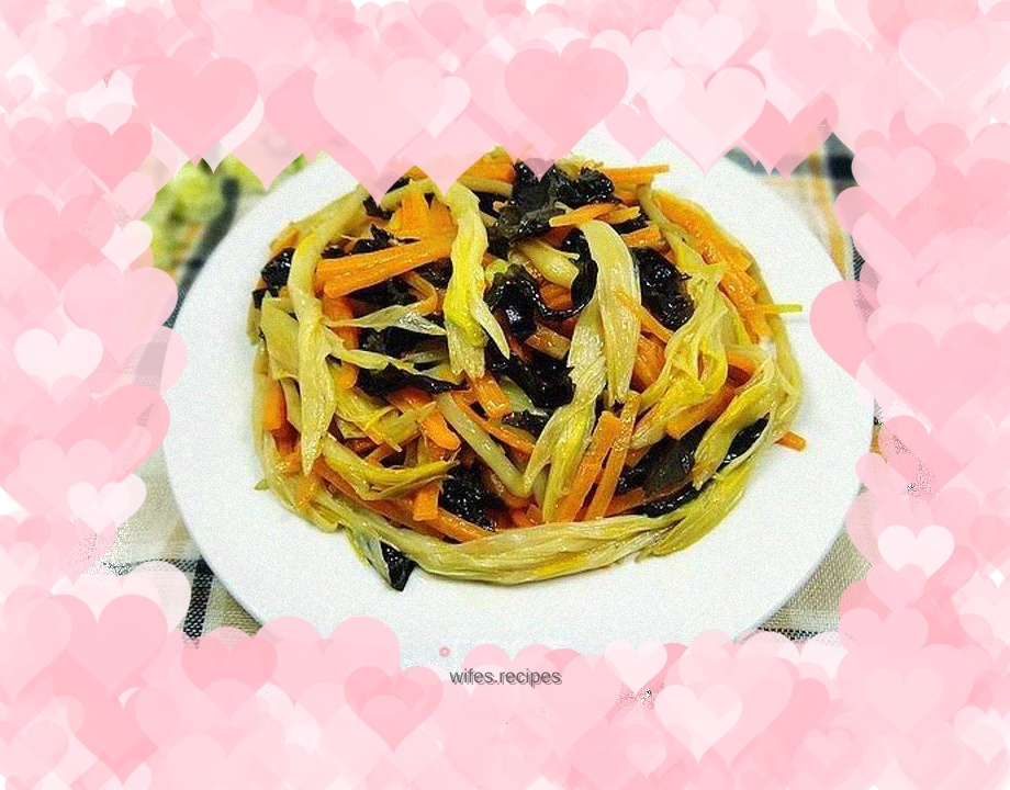 Stir-fried day lily with carrots and fungus