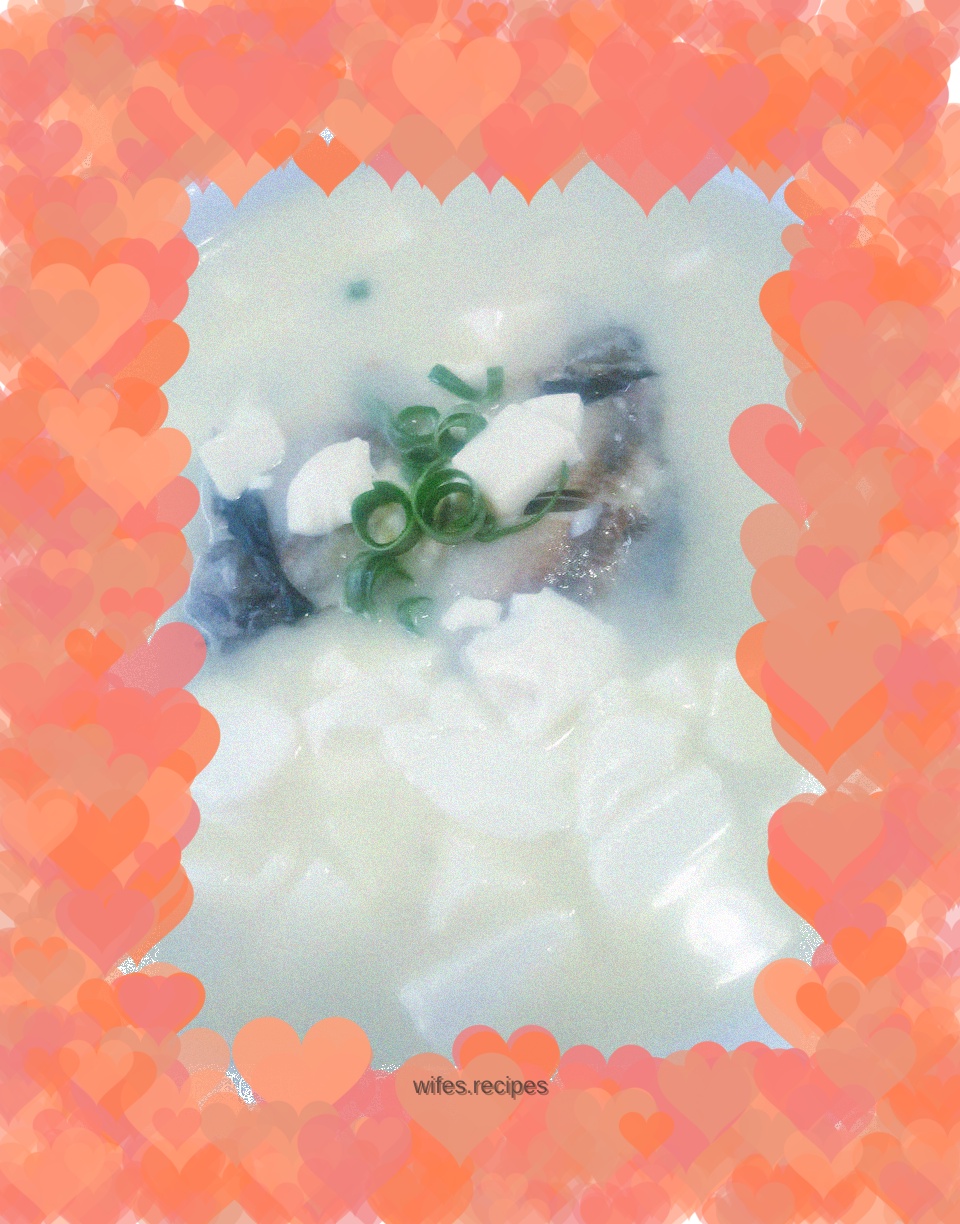 Crucian carp tofu soup
