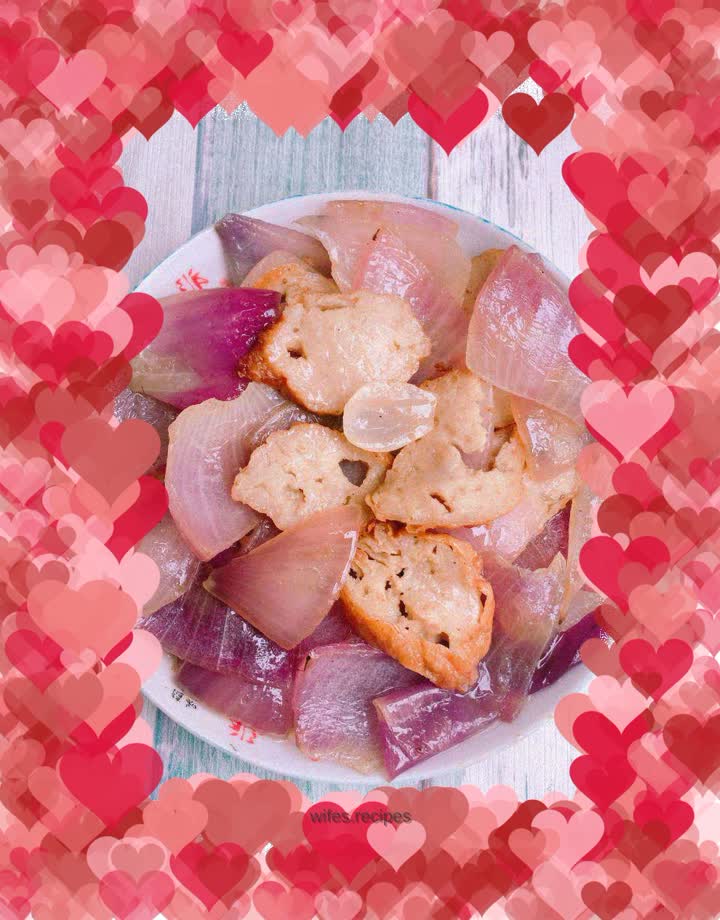 Fried meat rolls with onions