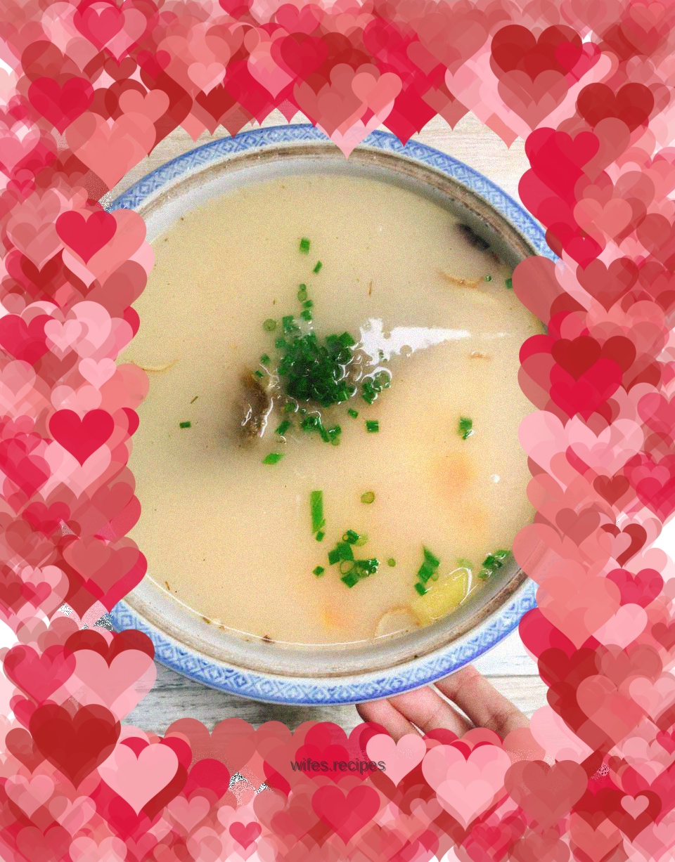 Papaya and crucian carp soup