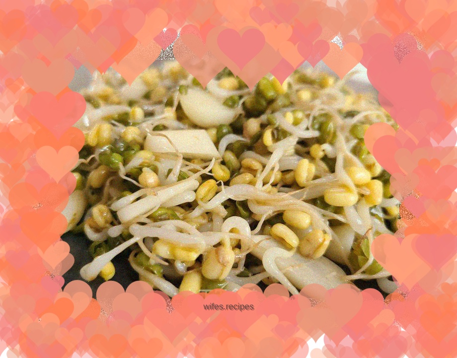Stir-fried mung bean sprouts with garlic