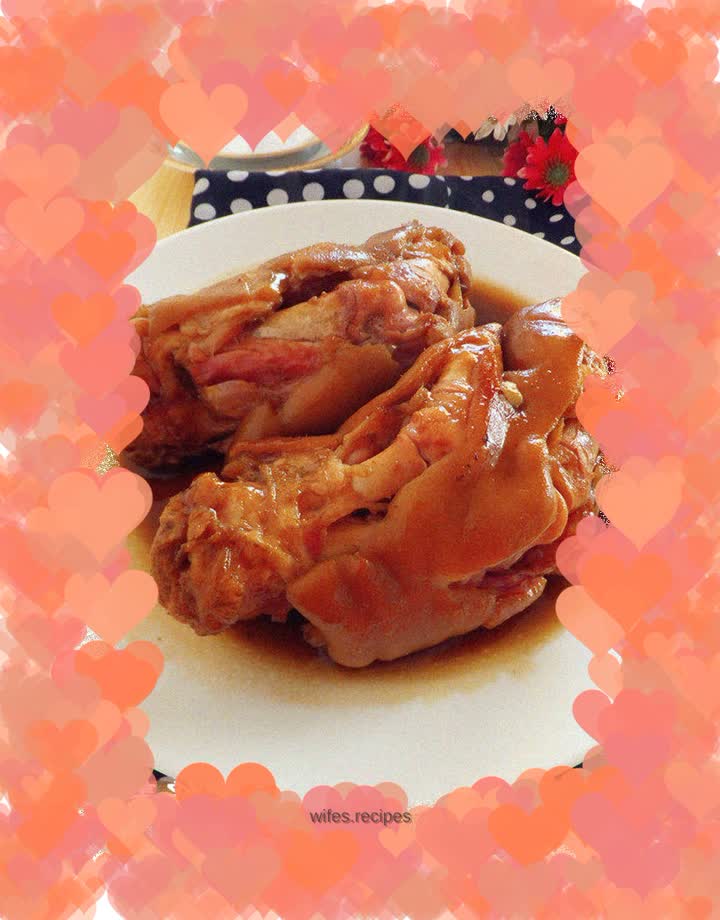 Braised pork trotters