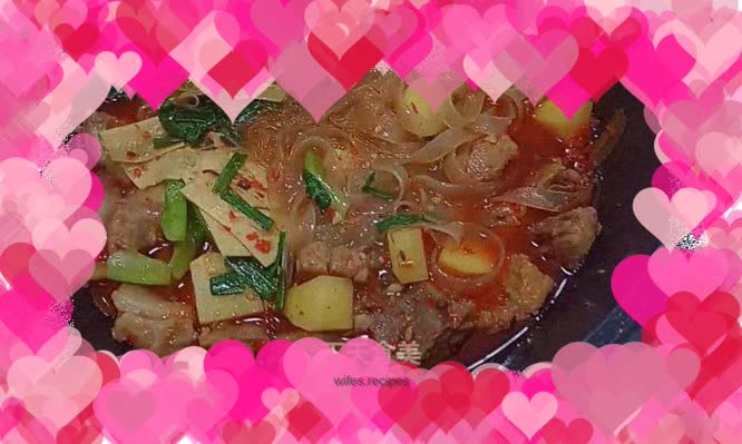 Pork and ribs stewed with vermicelli