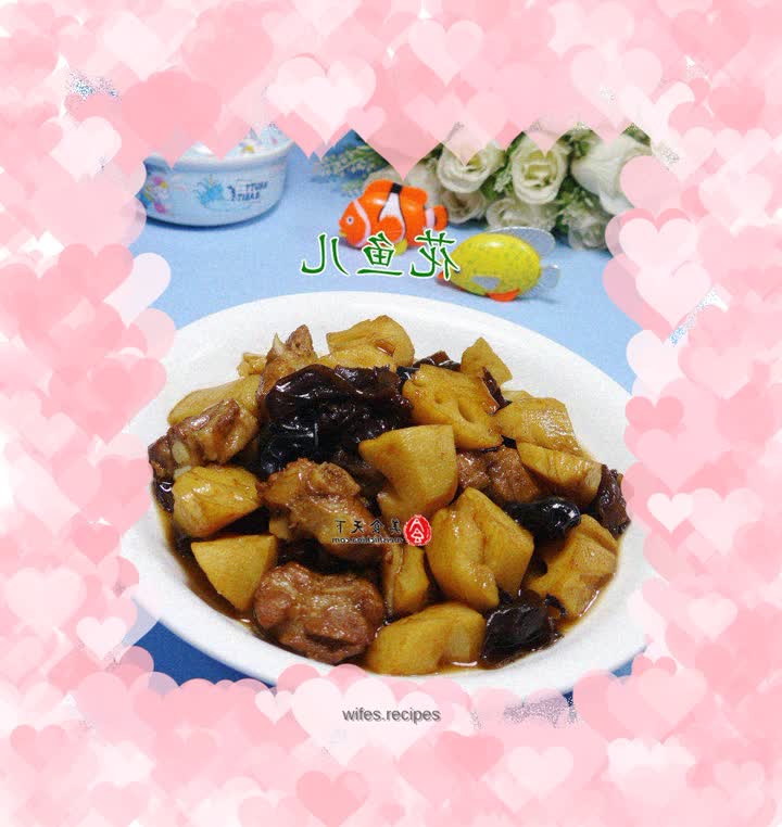 Stir-fried lotus root with black fungus, pork ribs