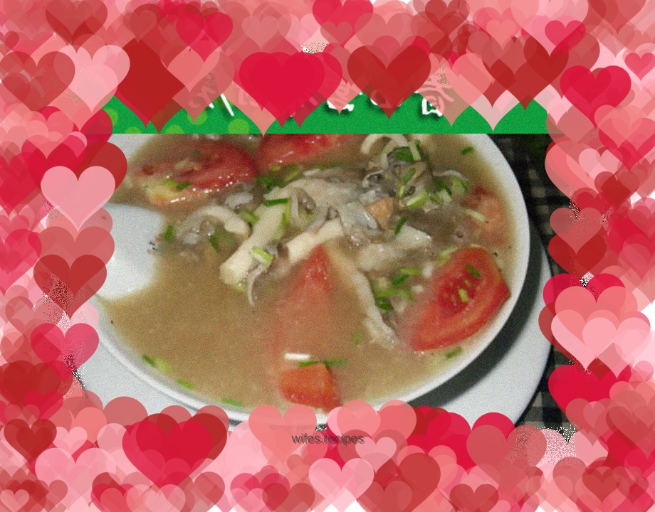 Sea oyster mushroom and meat slices soup