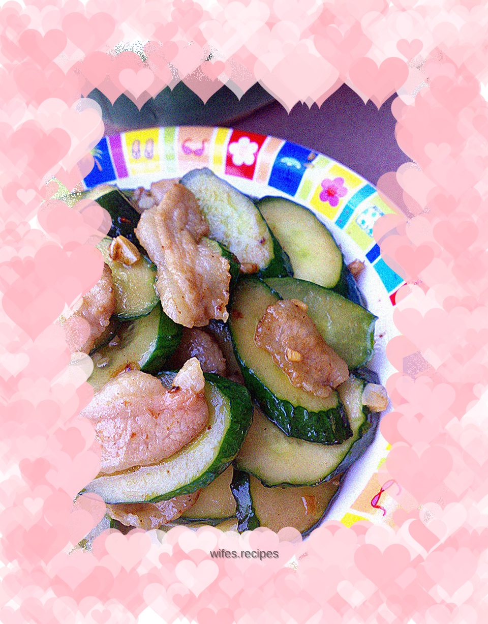Stir-fried cucumber with pork noodles