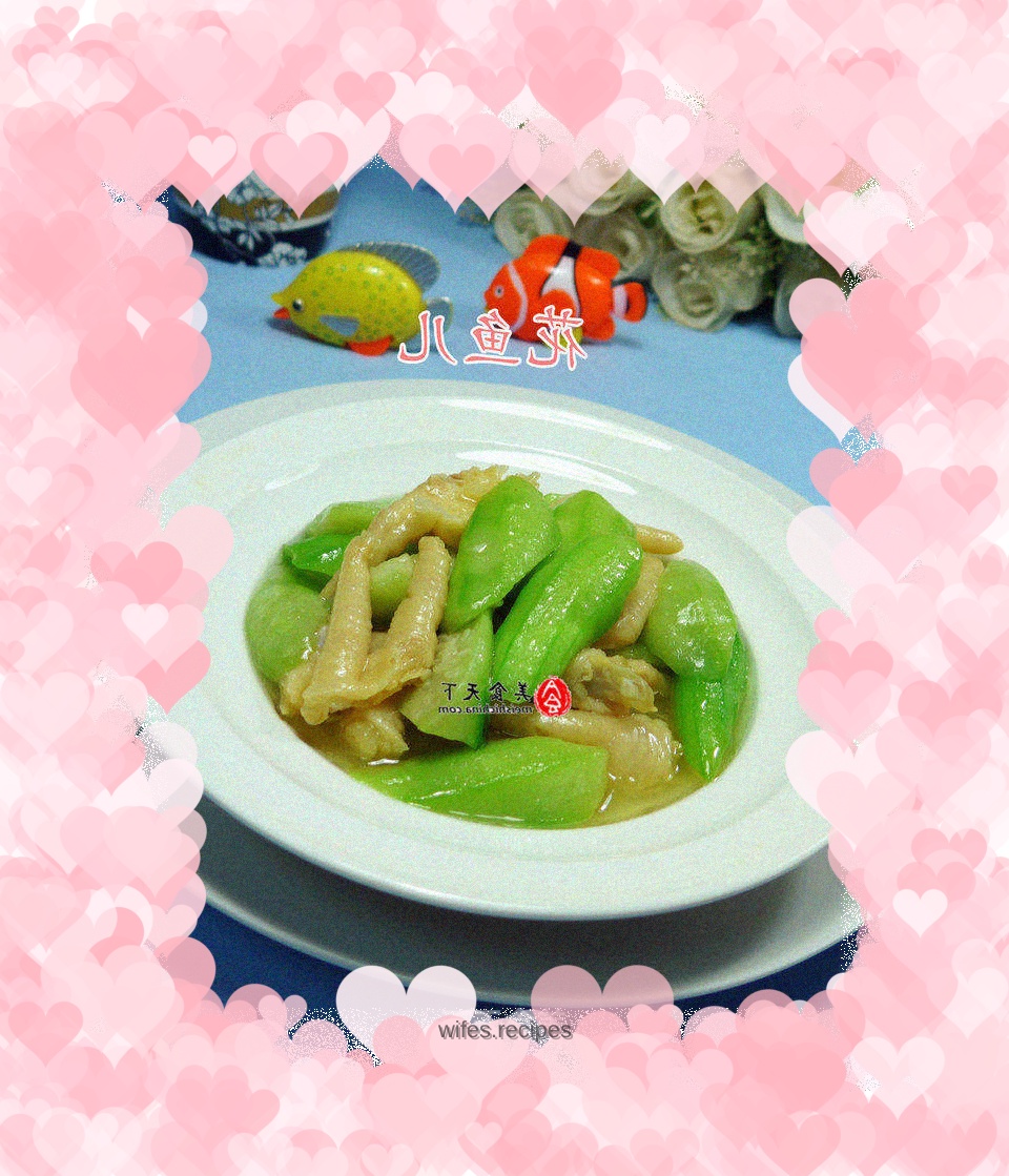 Stir-fried loofah with pickled pepper and chicken feet