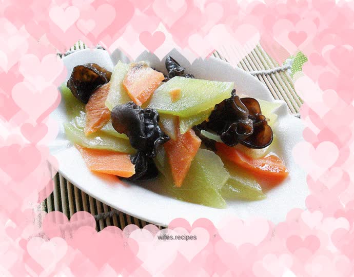 Qijiu Xingxing’s healthy vegetarian dish—fried lettuce with fungus