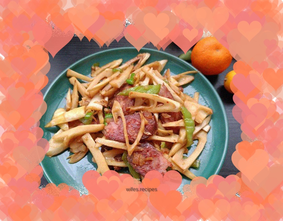 Stir-fried bamboo shoots with spicy sausage