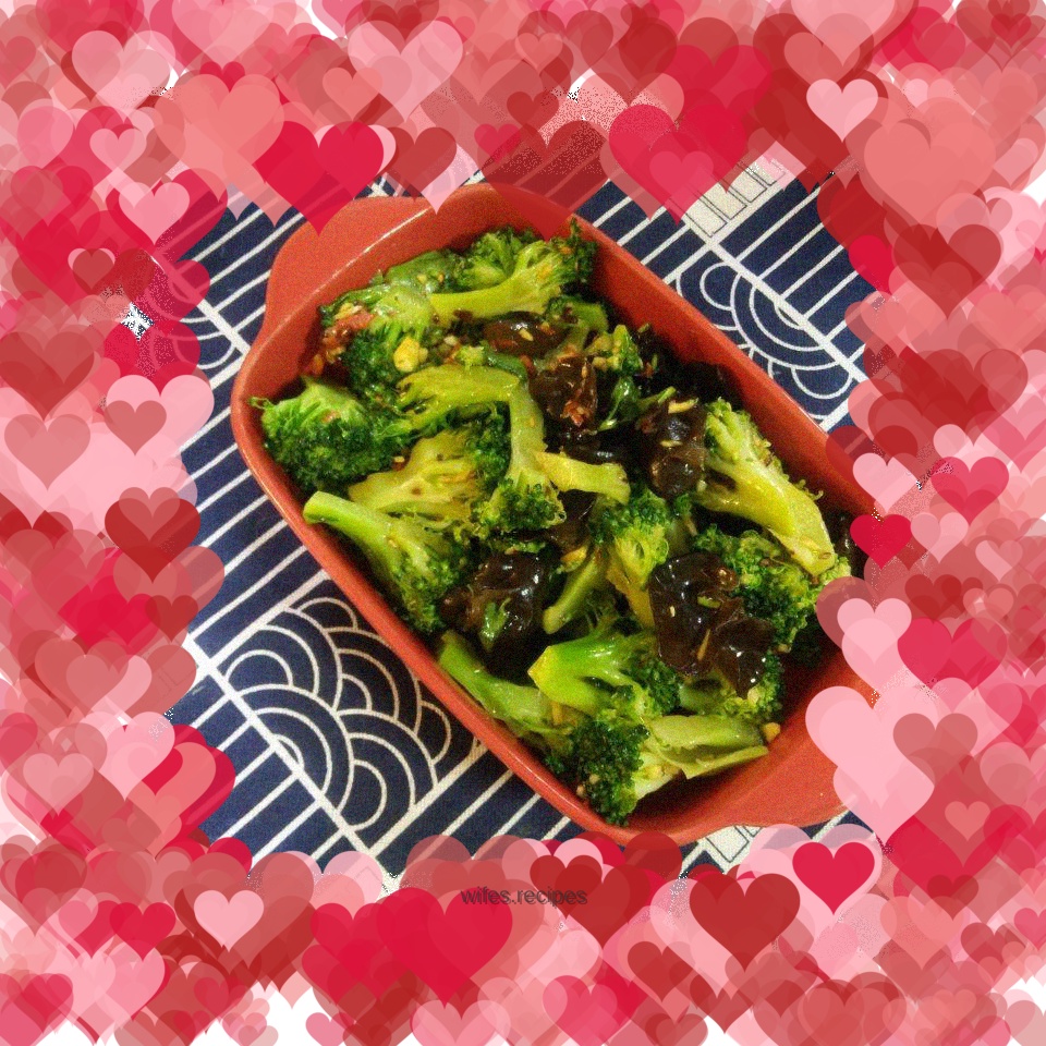 Broccoli mixed with fungus