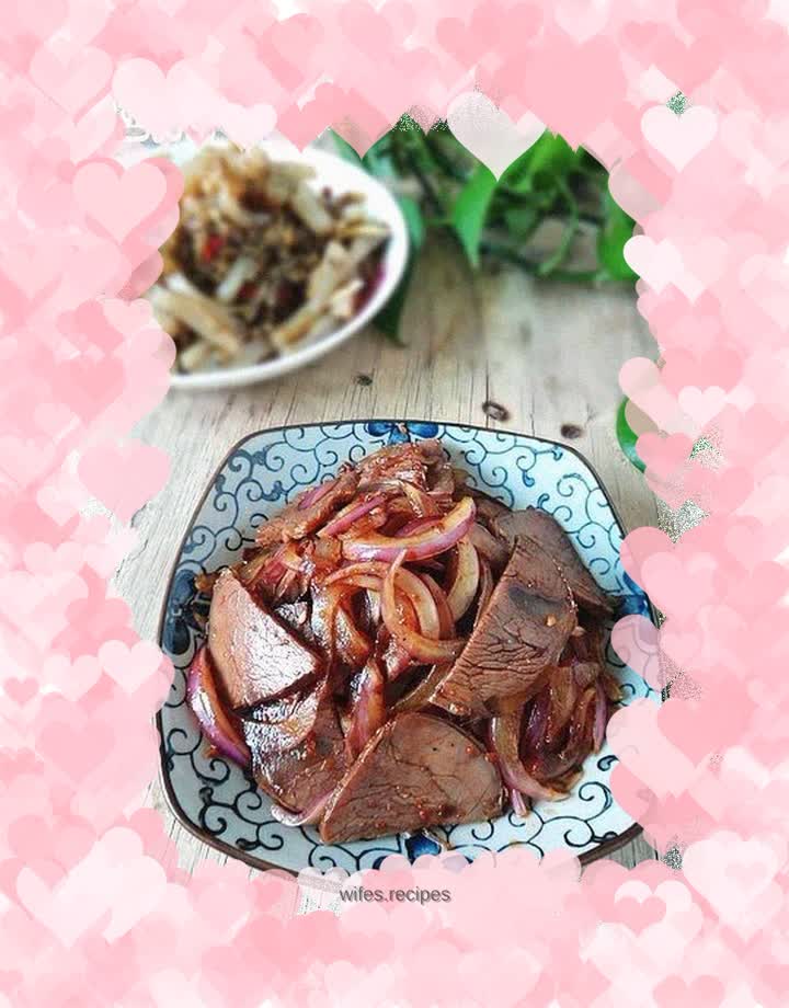 Beef slices mixed with onions