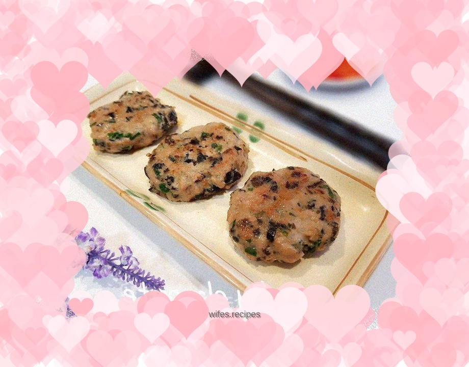 Pan-fried meatloaf with pickles, vegetables and fungus