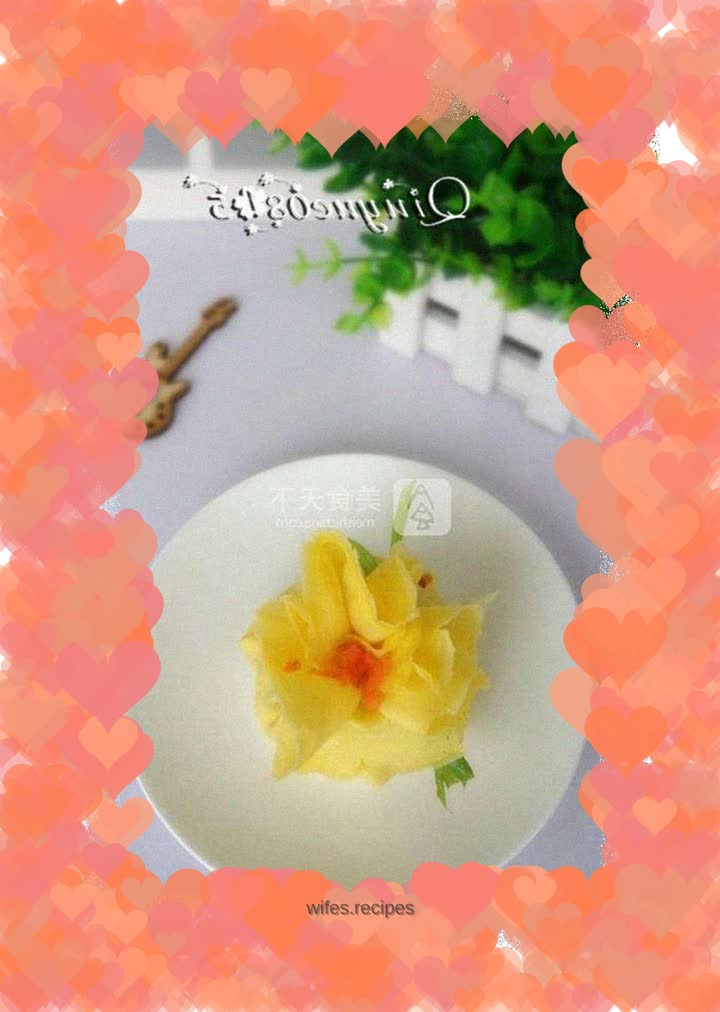 Egg-roasted rice wrapped in tea towel