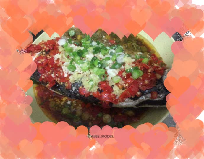 Fish head with chopped pepper