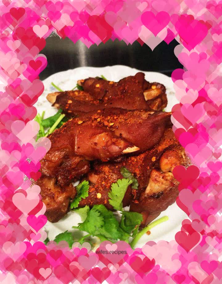 Spicy roasted pork trotters