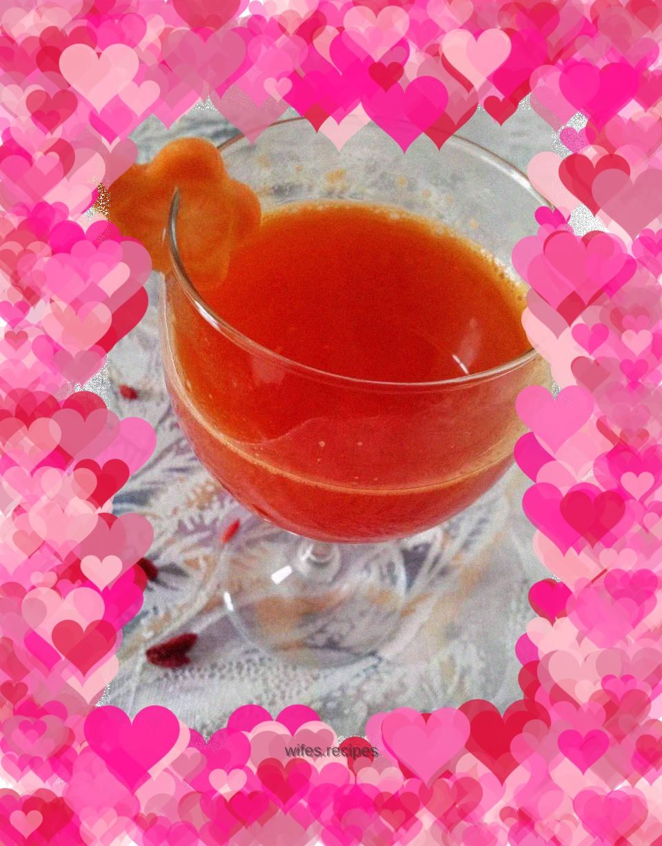 Carrot, wolfberry and honey juice