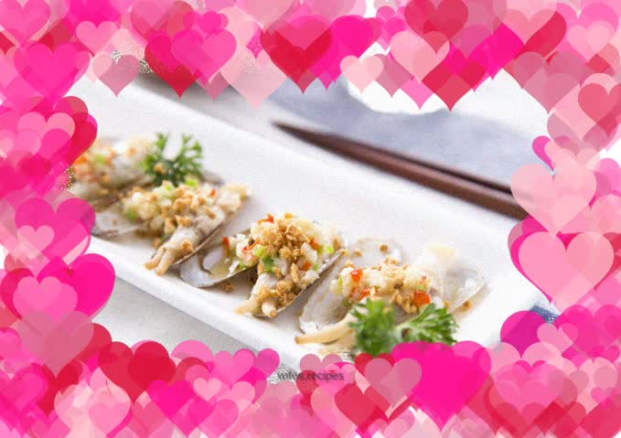 Grilled razor clams with garlic