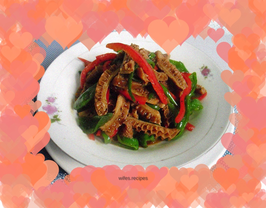 Stir-fried tripe with green and red peppers