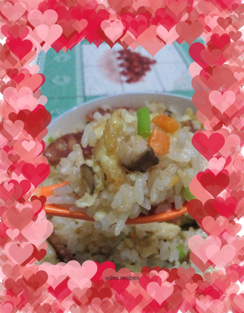 I happened to have leftover rice and sausages, so I prepared fried rice. It is simple and does not require too many condiments, especially suitable for friends who are in a hurry at work