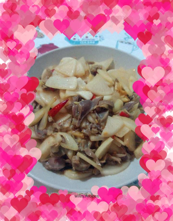 Stir-fried chicken gizzards with sour radish