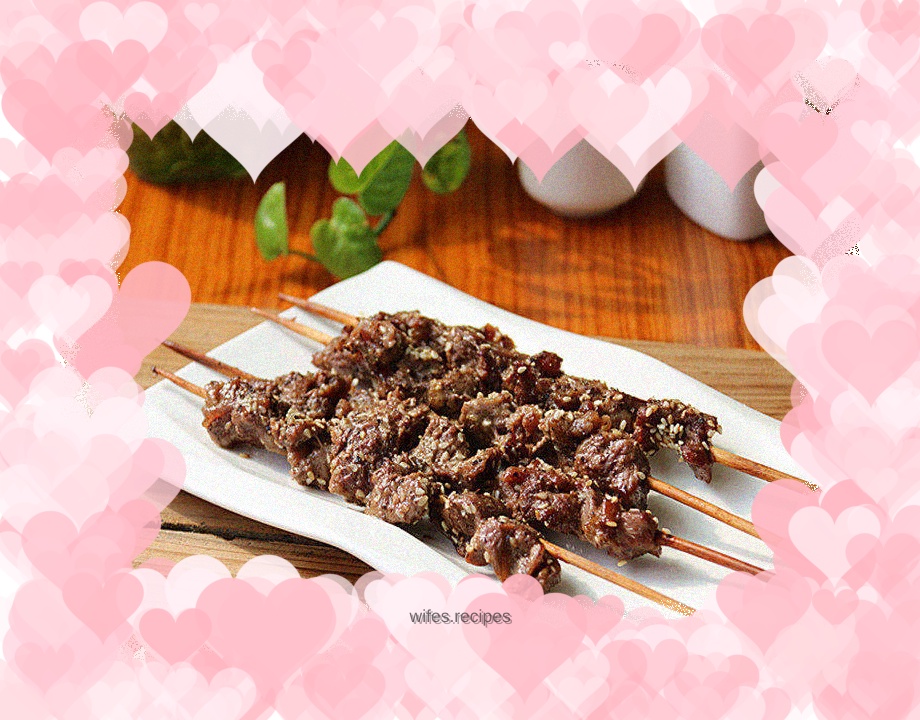 【Black pepper grilled beef skewers】